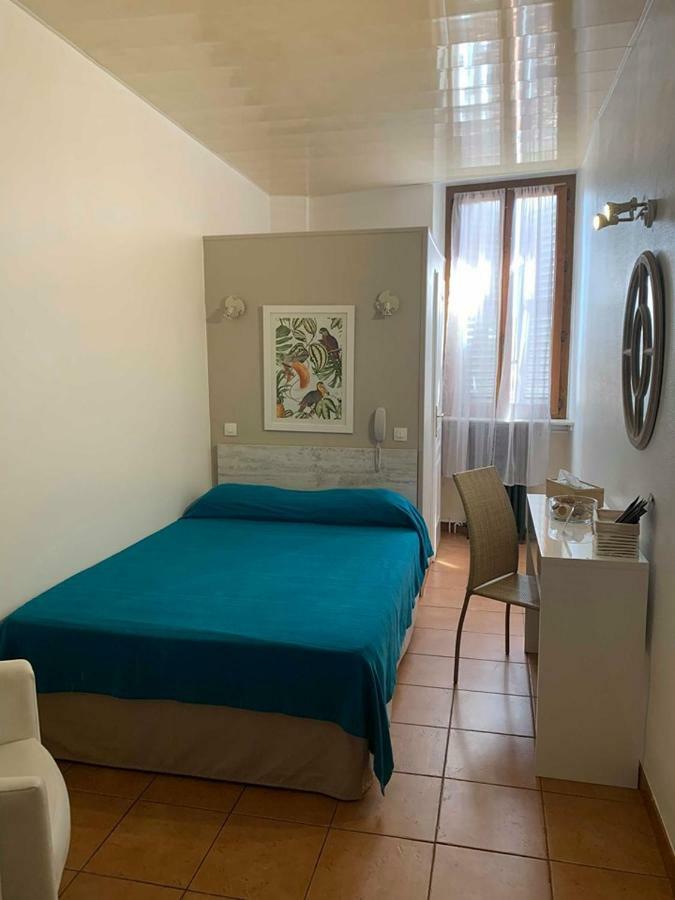 Hotel Du Soleil Hyères Esterno foto